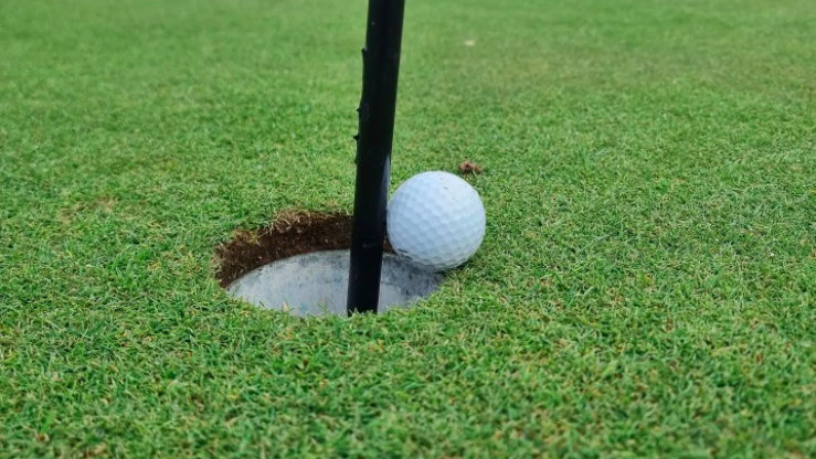 Rules of golf: Does this ball count as being in the hole?